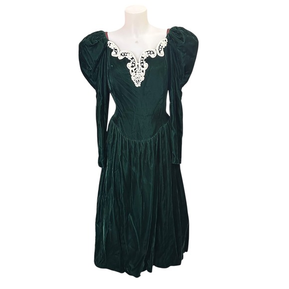 what color nails for green dress Green Embroidered Hungarian White Cotton Dress – Eveliina Vintage